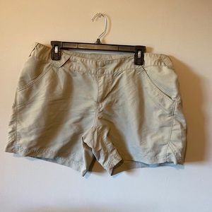 Columbia Beige Shorts